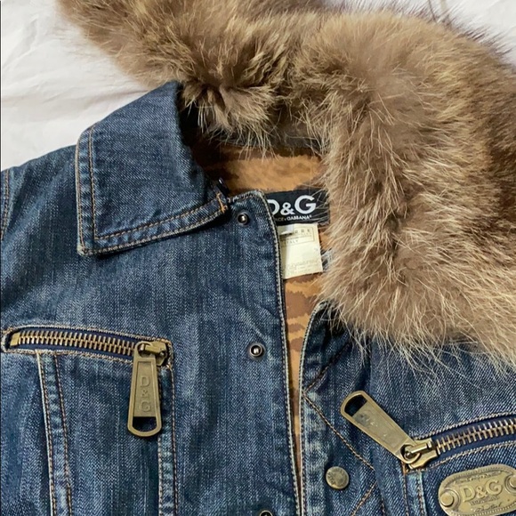 D&G (Dolce & Gabbana) Vintage denim jacket with genuine fur detachable collar. - Picture 5 of 6
